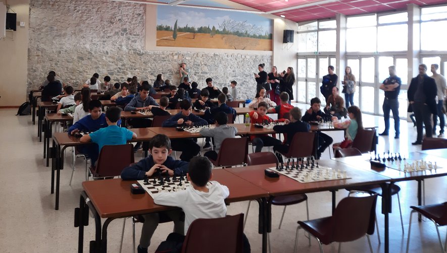 42名小选手参加国际象棋锦标赛