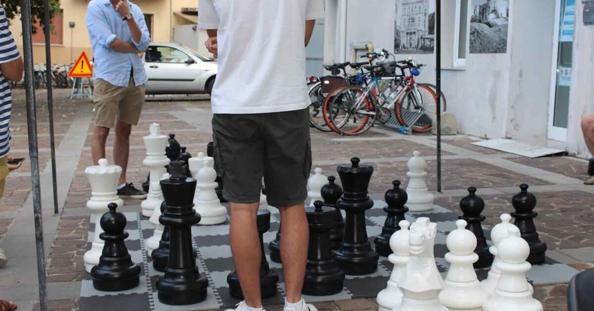 蒙法尔科内的巨型棋盘，“Bisiachi Chess”重返城市